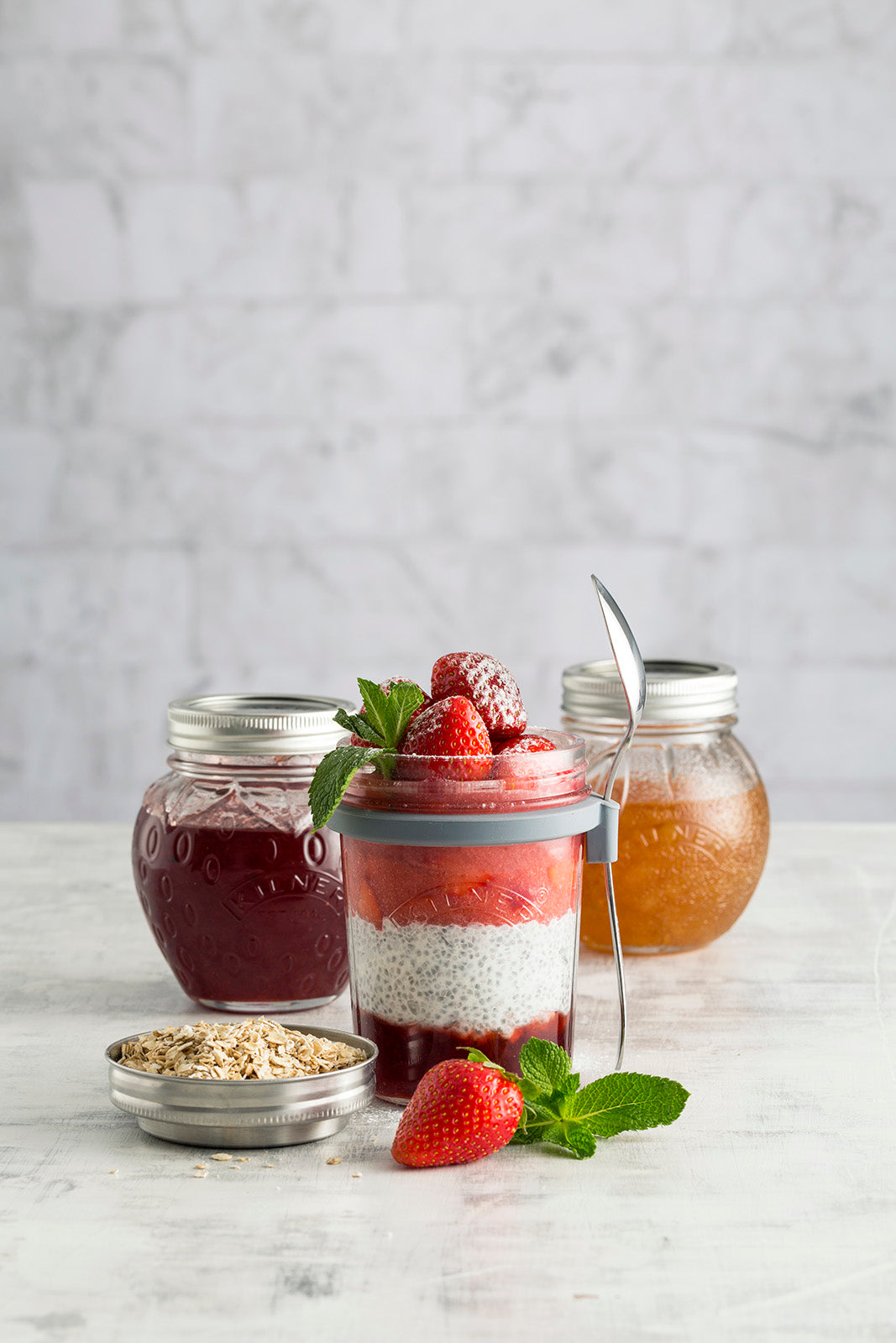 Kilner Parfait & Overnight Oats Jar Set, 350ml Glass Breakfast Jar with Spoon