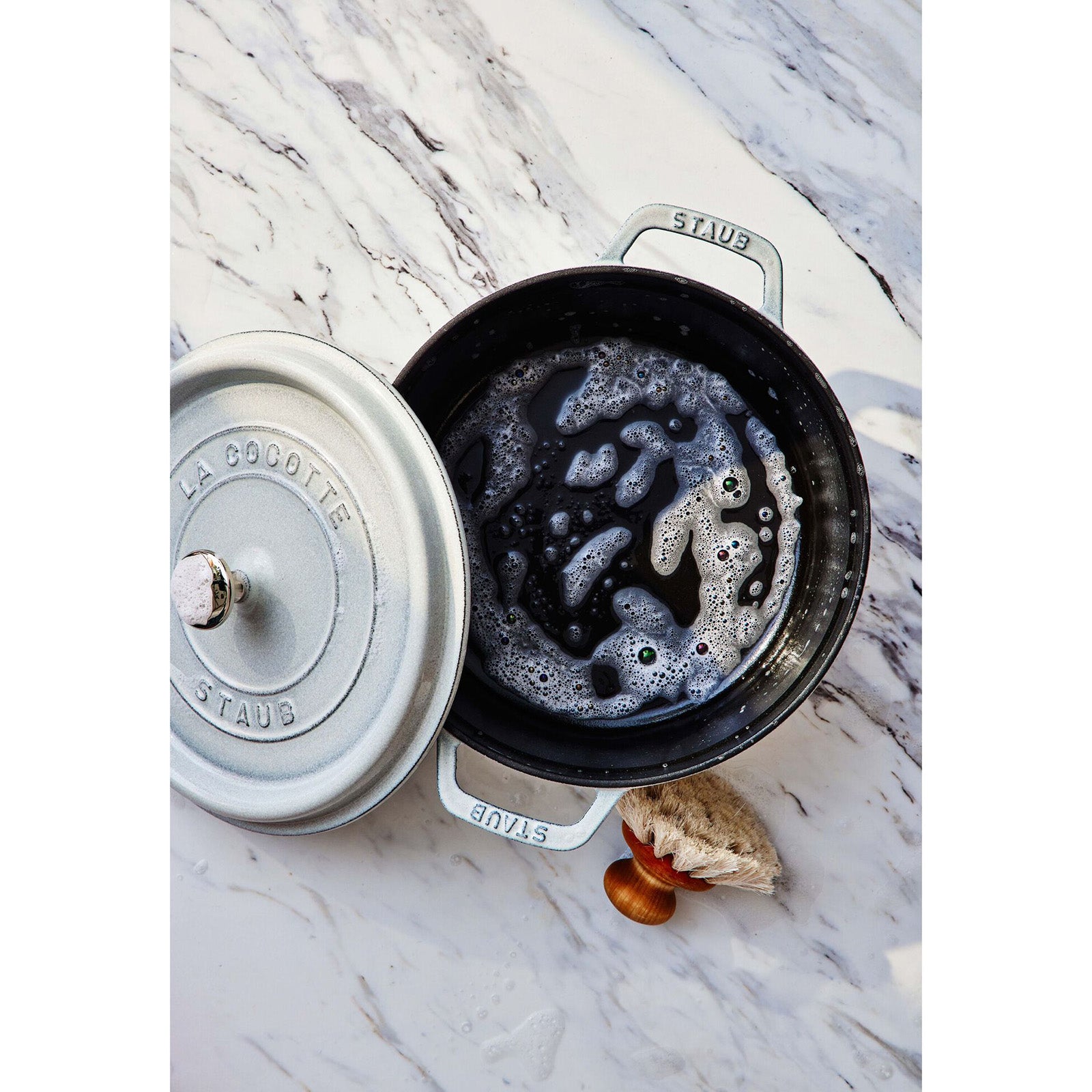 Staub 7-qt Round Cocotte, White Truffle