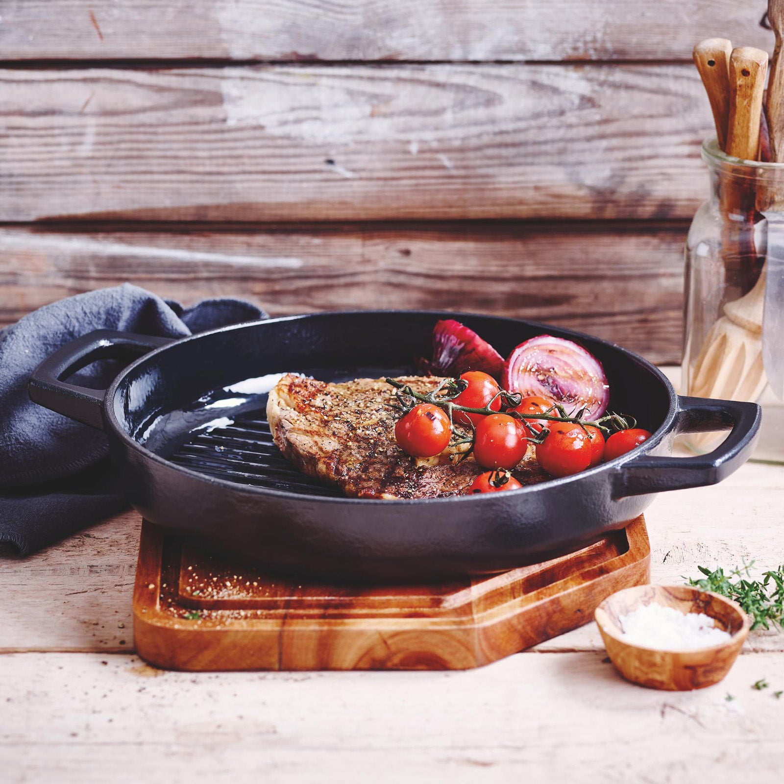Alva Nori 11-Inch Enameled Oval Cast Iron Grill Pan
