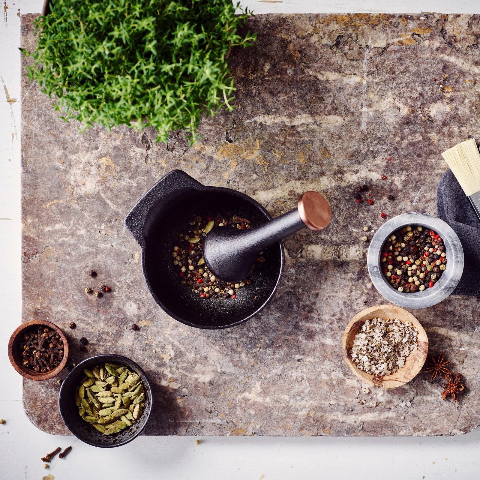 Alva Nori 2.5-Cup Cast Iron Enameled Mortar and Pestle