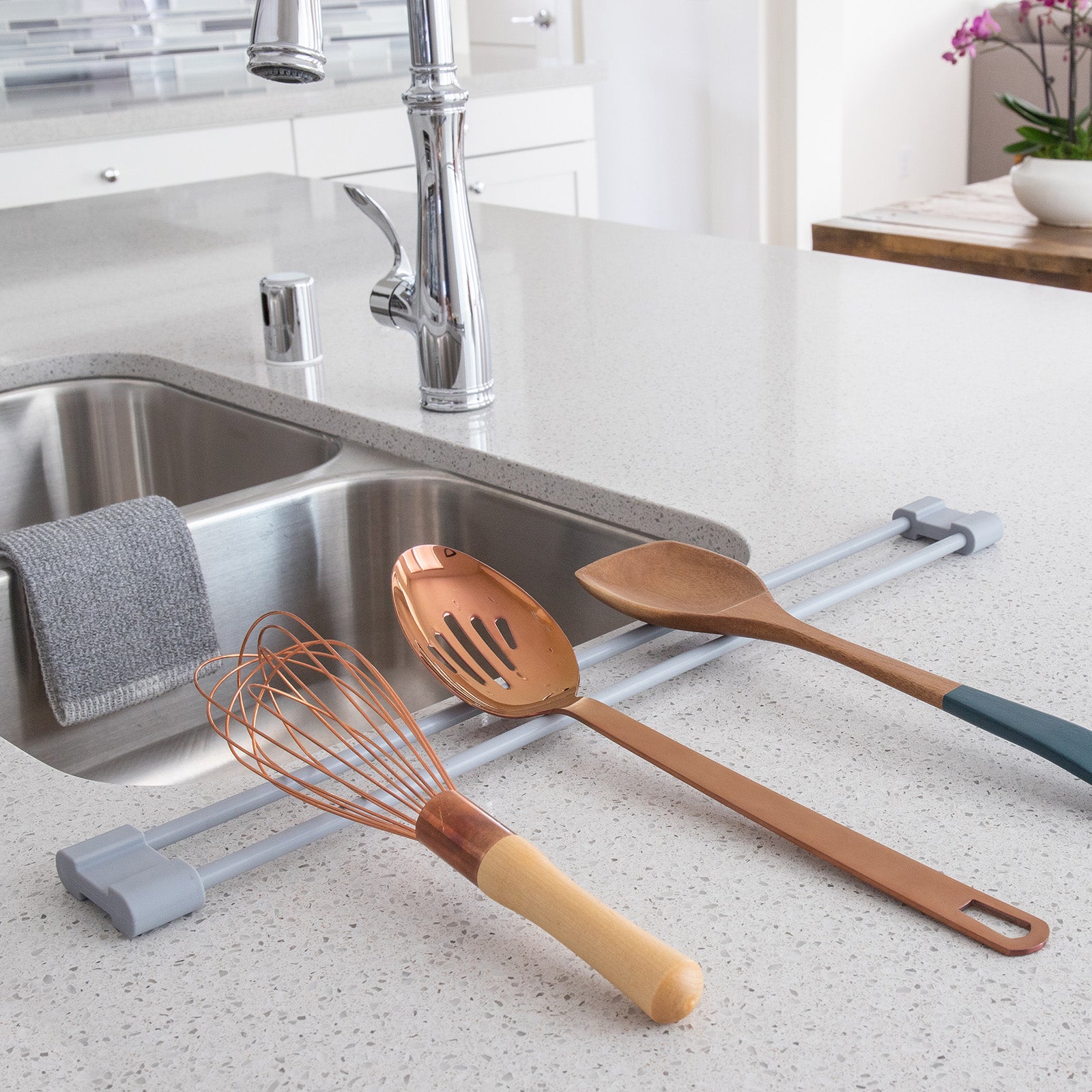 Better Houseware Over the Sink Roll Up Drying Bar