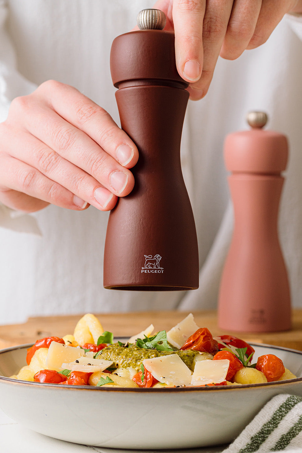 Peugeot Tahiti Duo 6 Inch Zirlon Salt & Pepper Mill Set, Brown Tones