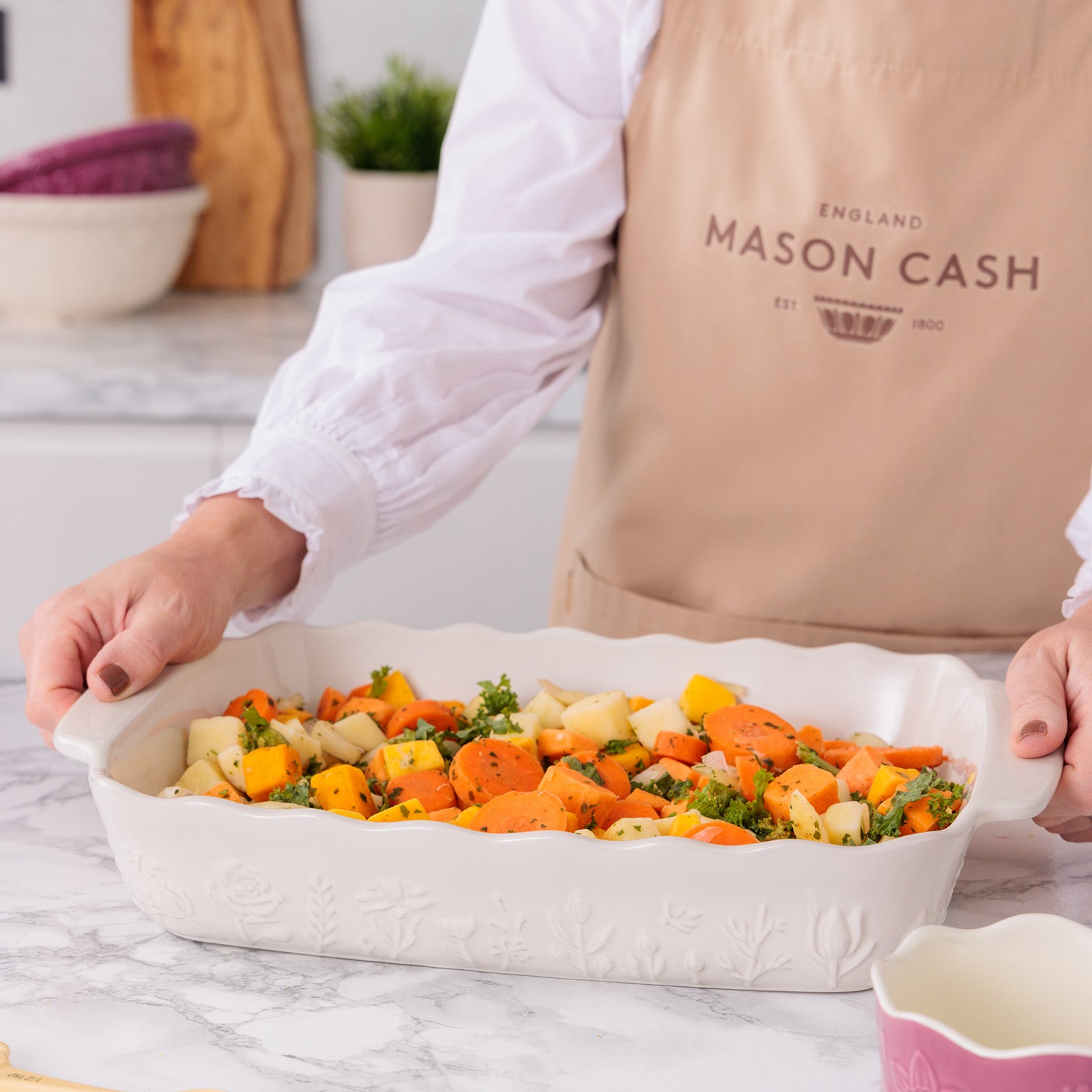 Mason Cash In The Meadow Large Rectangular Baker with Embossed Floral Design, Cream