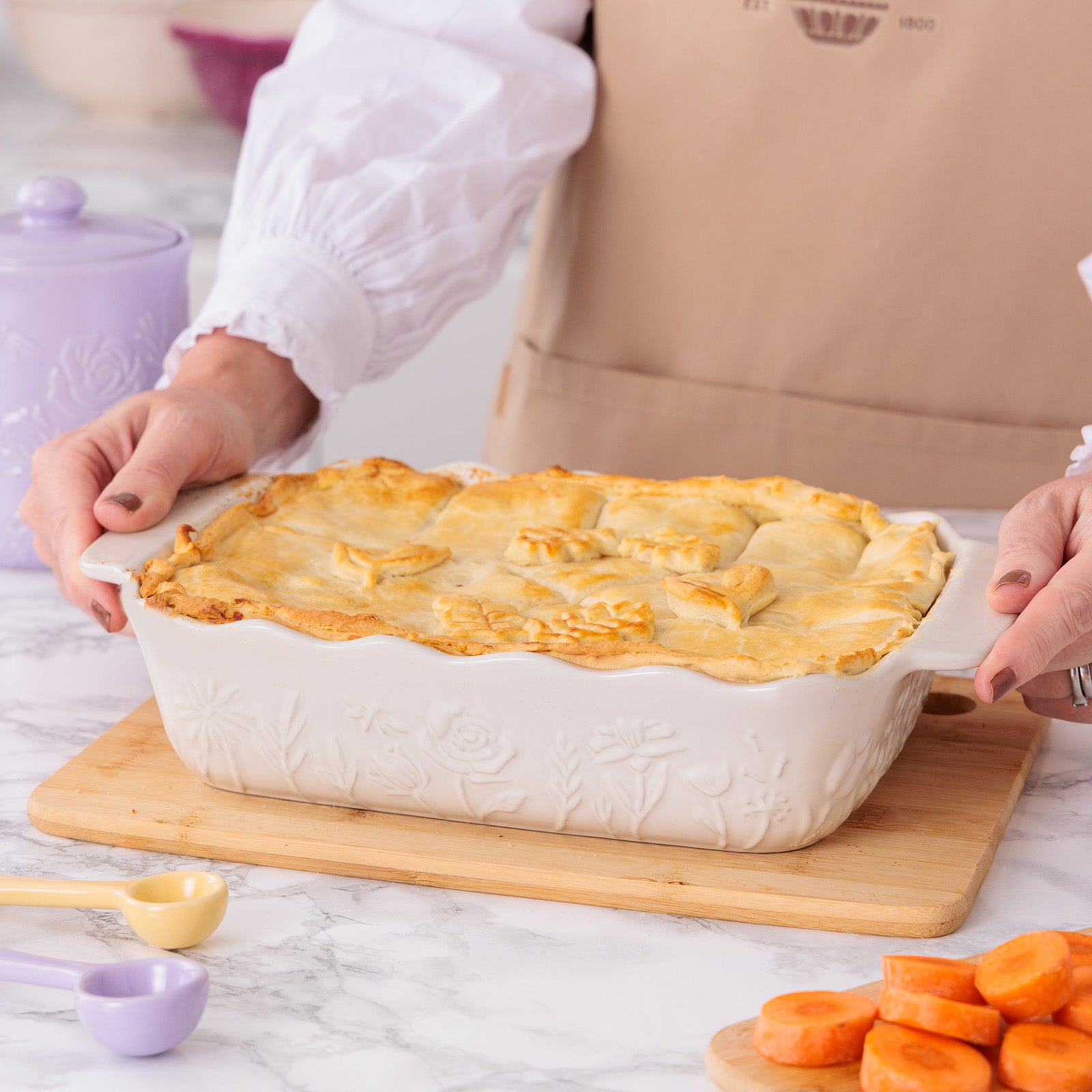 Mason Cash In The Meadow Medium Rectangular Baker with Embossed Floral Design, Cream