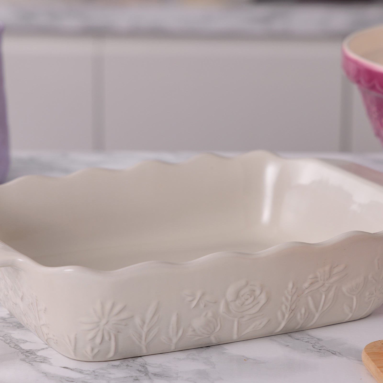 Mason Cash In The Meadow Medium Rectangular Baker with Embossed Floral Design, Cream
