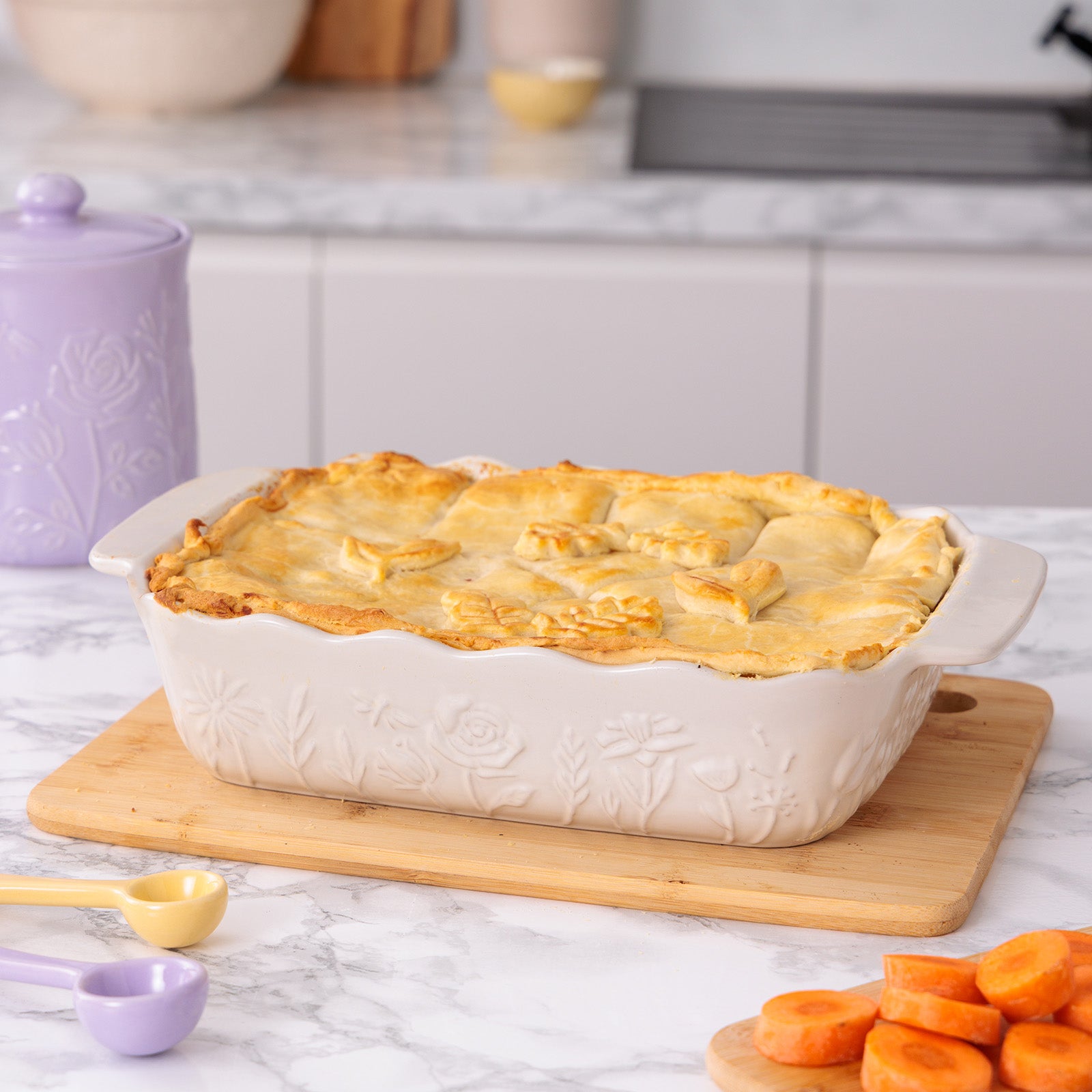 Mason Cash In The Meadow Medium Rectangular Baker with Embossed Floral Design, Cream