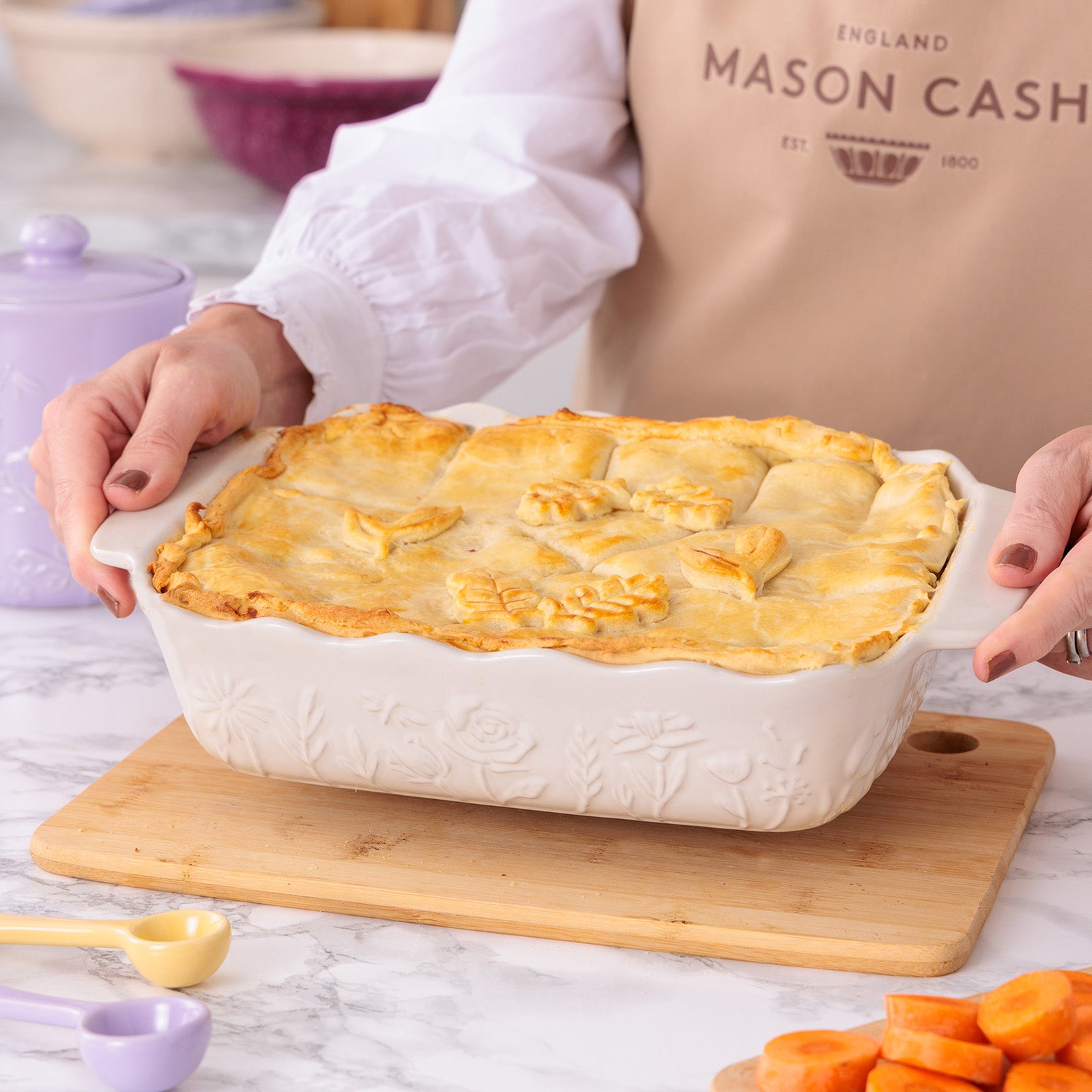 Mason Cash In The Meadow Medium Rectangular Baker with Embossed Floral Design, Cream