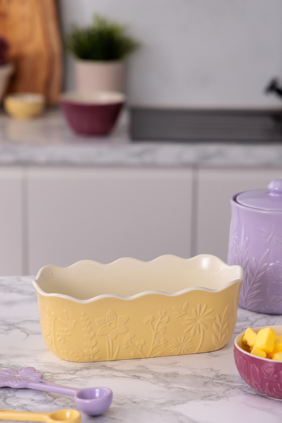 Mason Cash In The Meadow Loaf Pan with Embossed Floral Design, Yellow