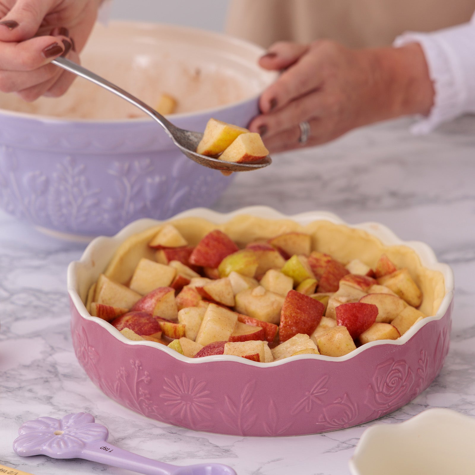 Mason Cash In The Meadow Pie Dish with Embossed Floral Design, Pink