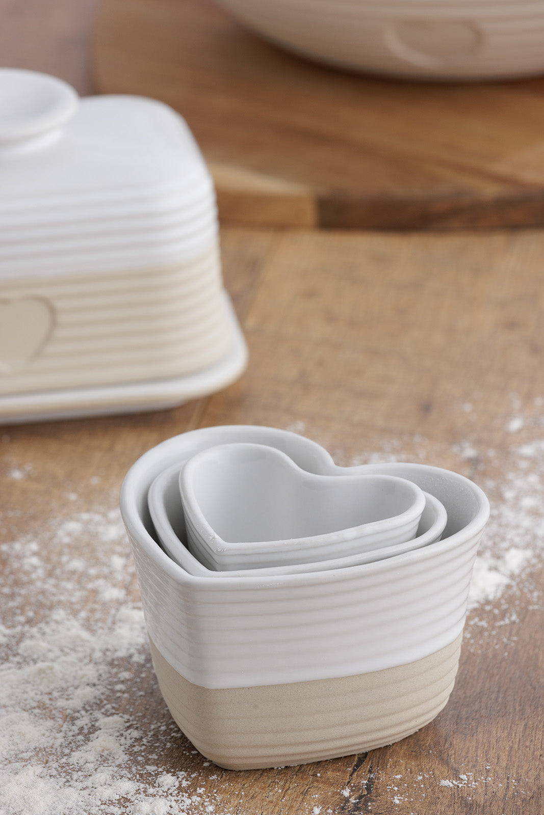 Mason Cash Rustic Charm Measuring Cups, Set of 3 Stoneware Cups (1 Cup to ¼ Cup)