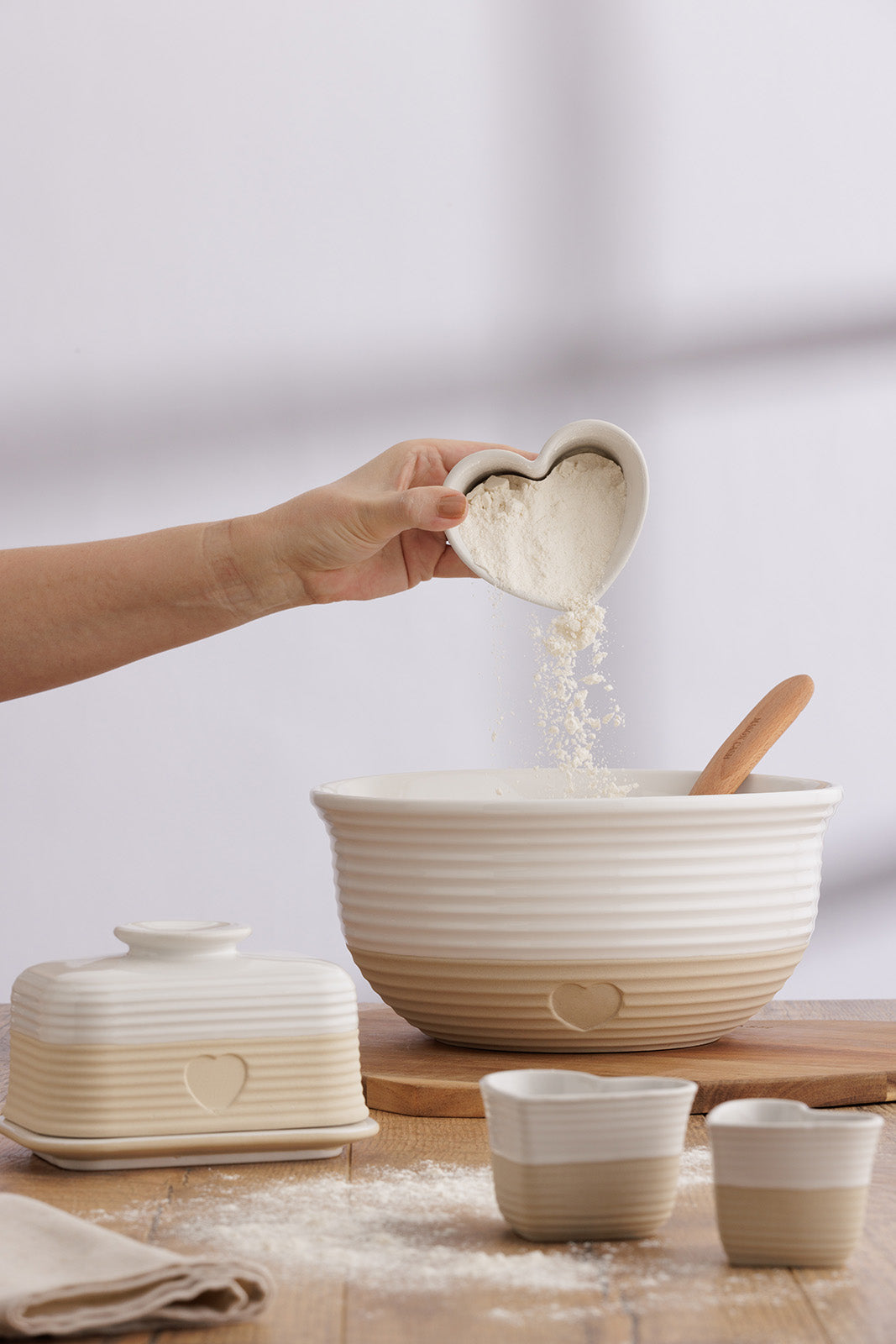 Mason Cash Rustic Charm Measuring Cups, Set of 3 Stoneware Cups (1 Cup to ¼ Cup)