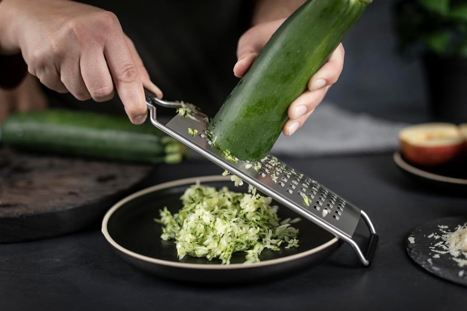 Kuhn Rikon Essential Medium Grater with Ultra-Sharp Stainless Steel Blade for Cheese, Vegetables & Fruit