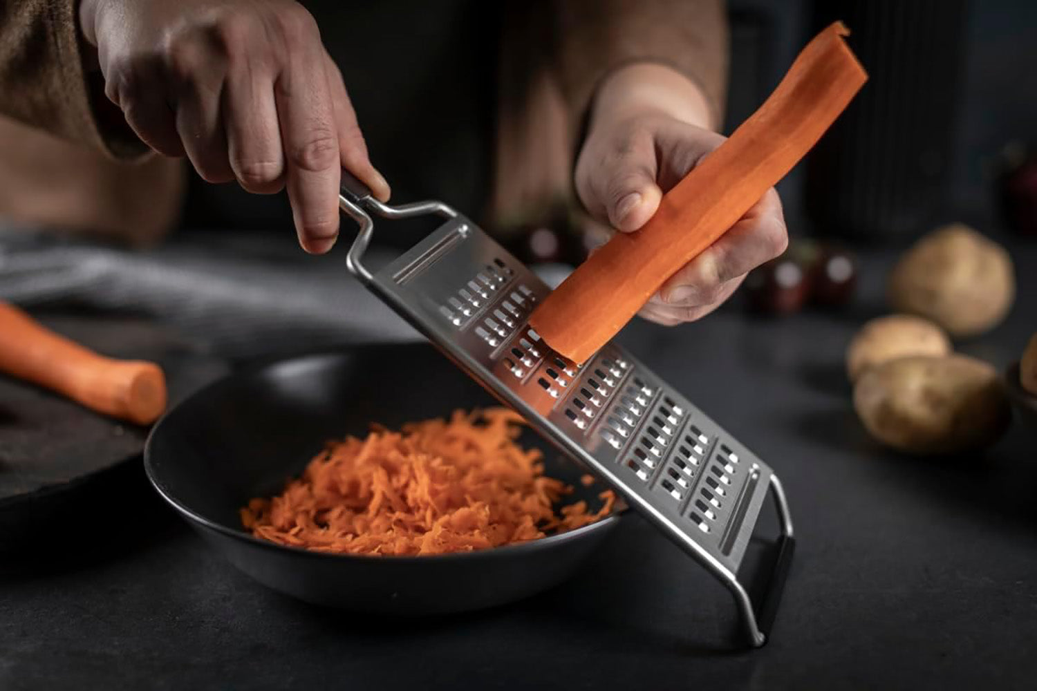 Kuhn Rikon Essential Coarse Grater with Ultra-Sharp Stainless Steel Blade for Vegetables, Cheese & Potatoes