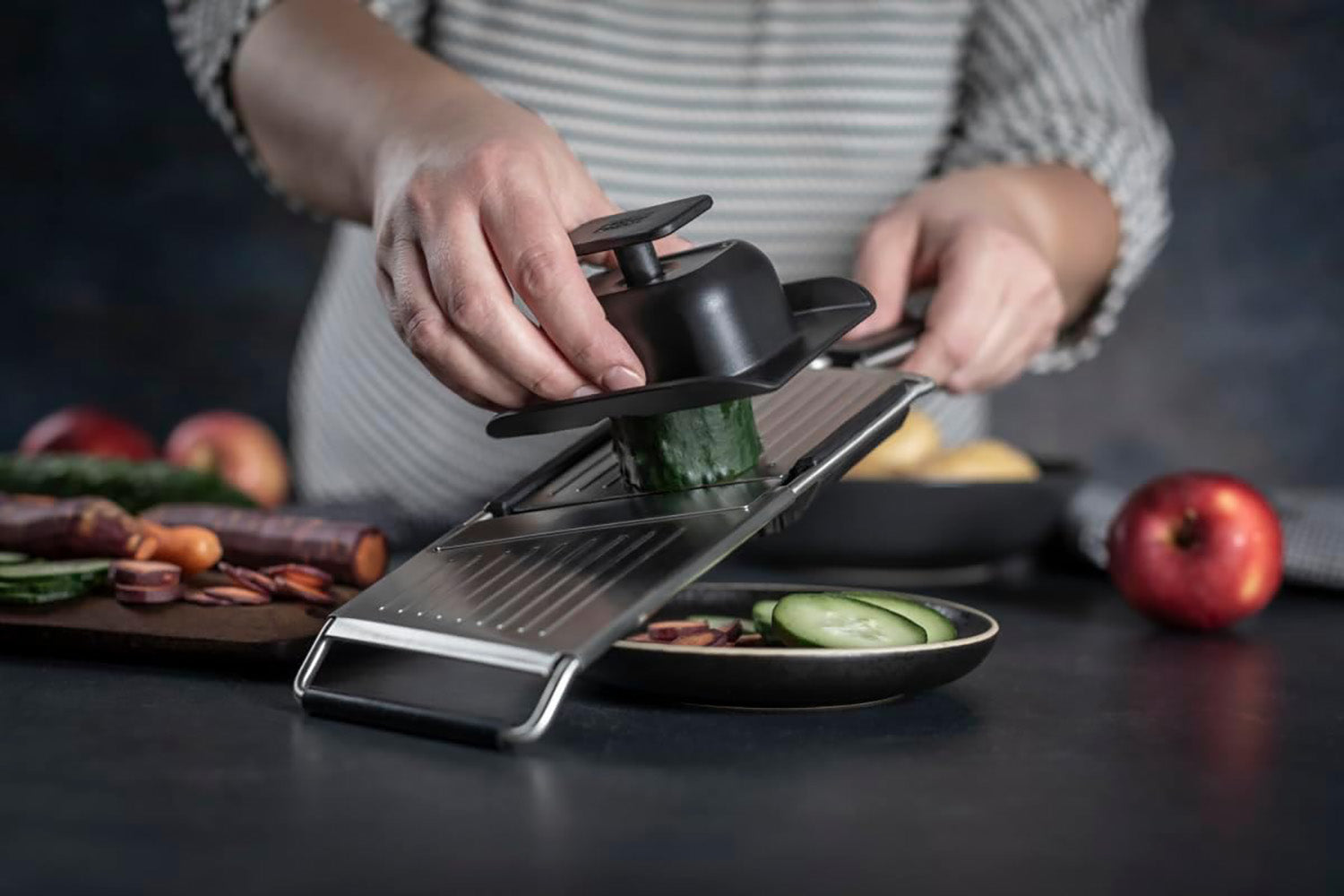 Kuhn Rikon Essential Mandoline Slicer with Adjustable Stainless Steel Blade for Vegetables & Fruit
