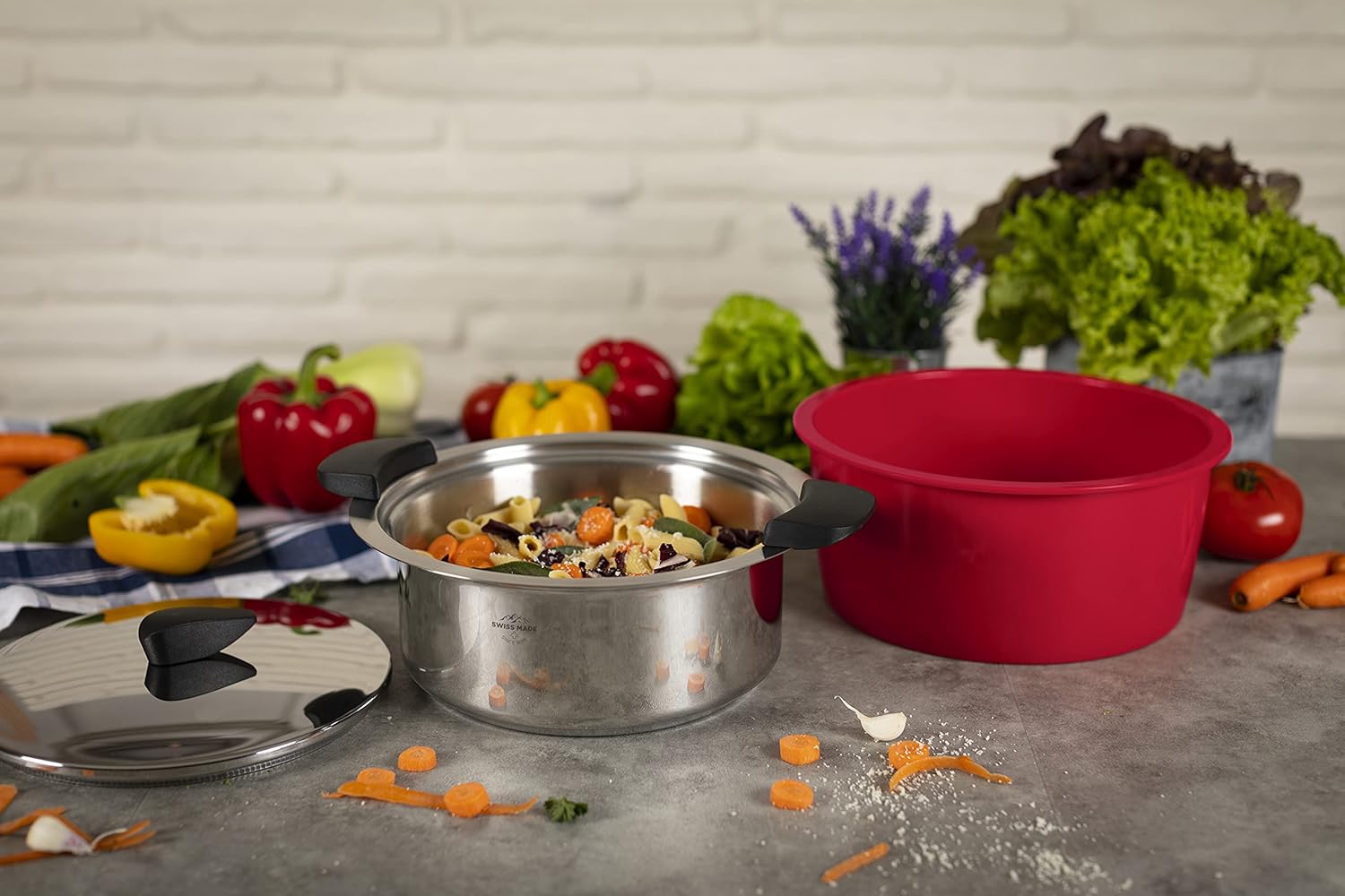 Kuhn Rikon Hotpan Stainless Steel Cooking Pot with Insulated Bowl, 3.2-Quart, Red