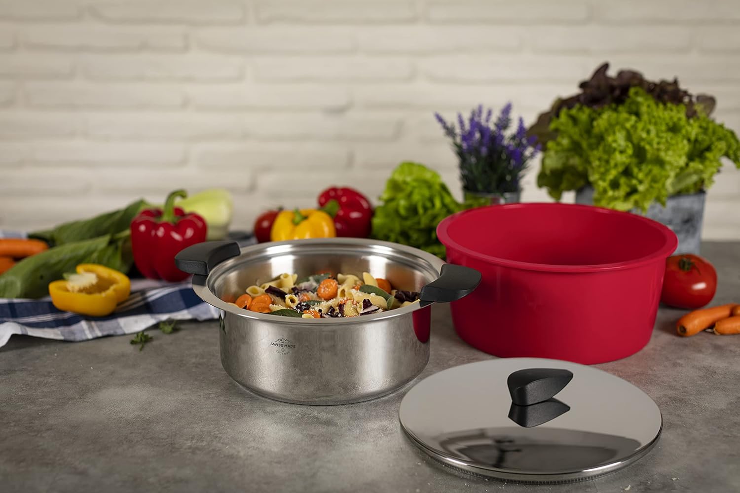 Kuhn Rikon Hotpan Stainless Steel Cooking Pot with Insulated Bowl, 5.3-Quart, Red