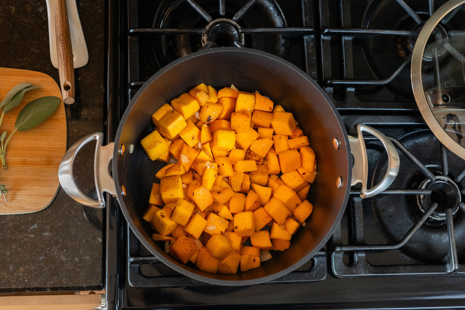 Scanpan Pro IQ 6.5 Quart Covered Dutch Oven