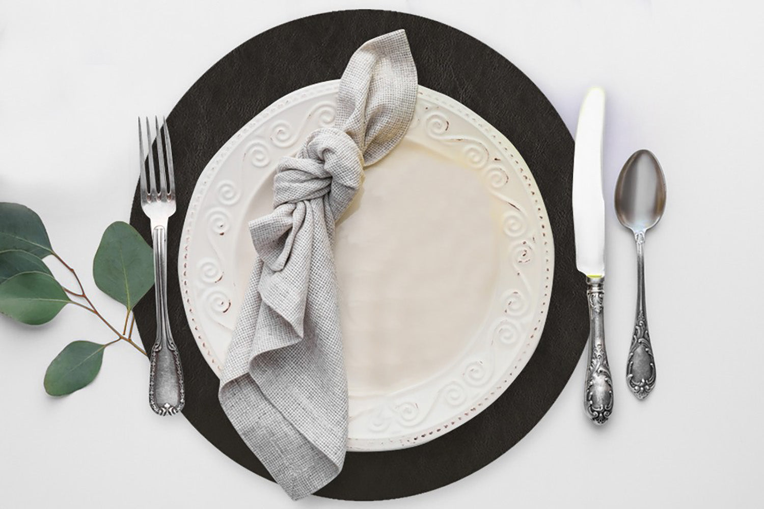 Davanti by Frieling Mattola Placemats Set of 6, Round 15 Inch Indoor Outdoor Table Placemats, Black