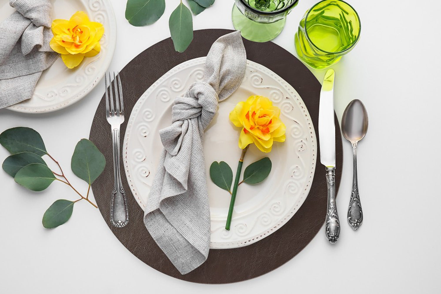 Davanti by Frieling Mattola Placemats Set of 6, Round 15 Inch Indoor Outdoor Table Placemats, Dark Brown