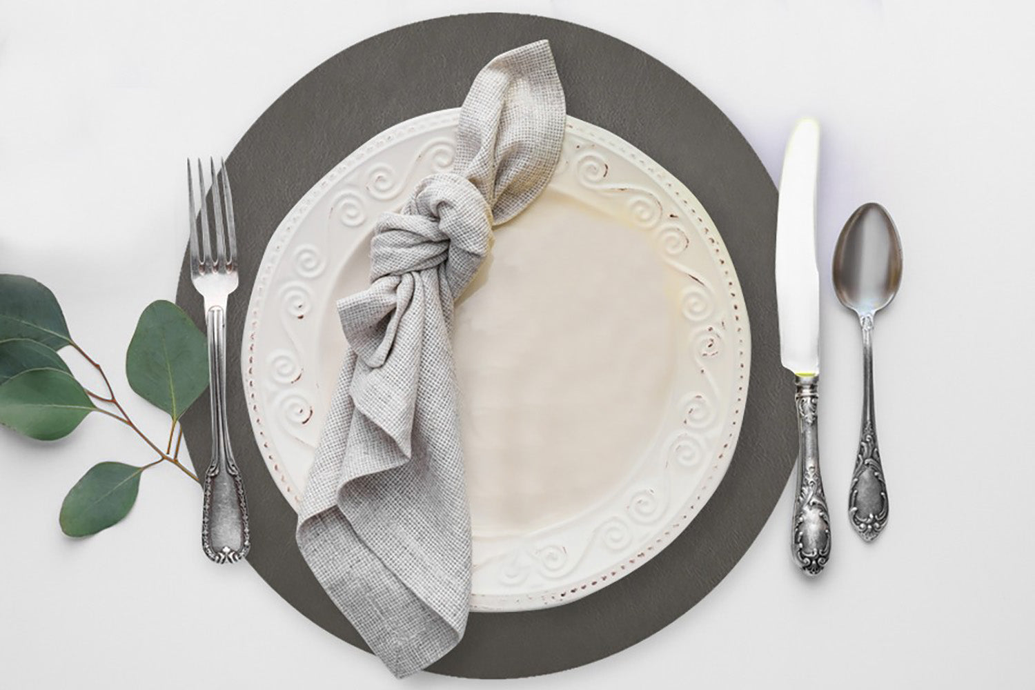 Davanti by Frieling Mattola Placemats Set of 6, Round 15 Inch Indoor Outdoor Table Placemats, Castlerock Gray