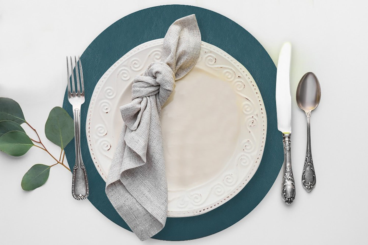 Davanti by Frieling Mattola Placemats Set of 6, Round 15 Inch Indoor Outdoor Table Placemats, Pine Green