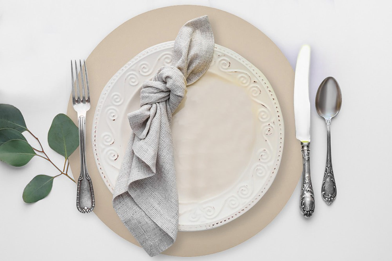 Davanti by Frieling Mattola Placemats Set of 6, Round 15 Inch Indoor Outdoor Table Placemats, Silk Gray