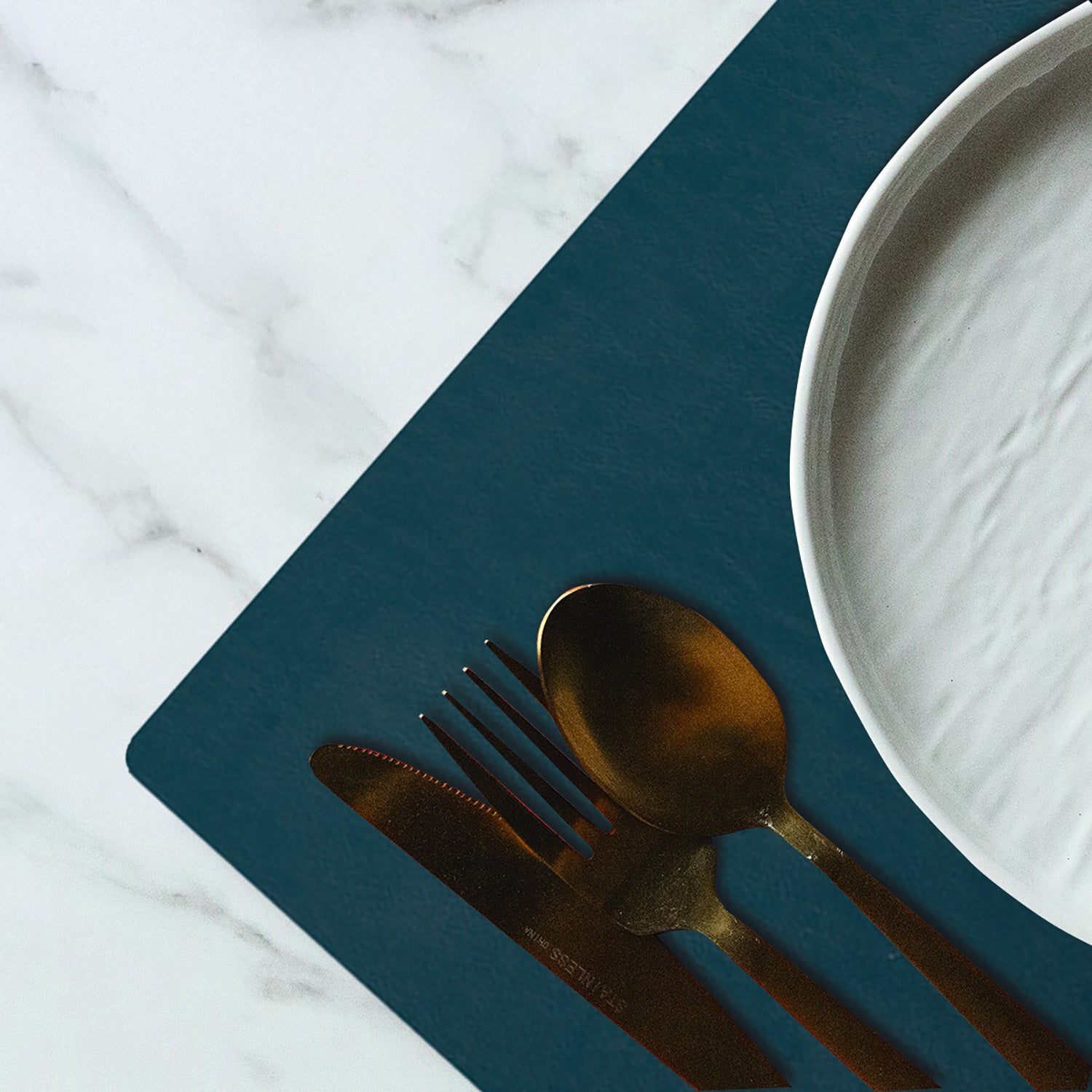 Davanti by Frieling Mattola Placemats Set of 6, Rectangular 16.5 x 12.5 Inch Indoor Outdoor Table Placemats – Pine Green