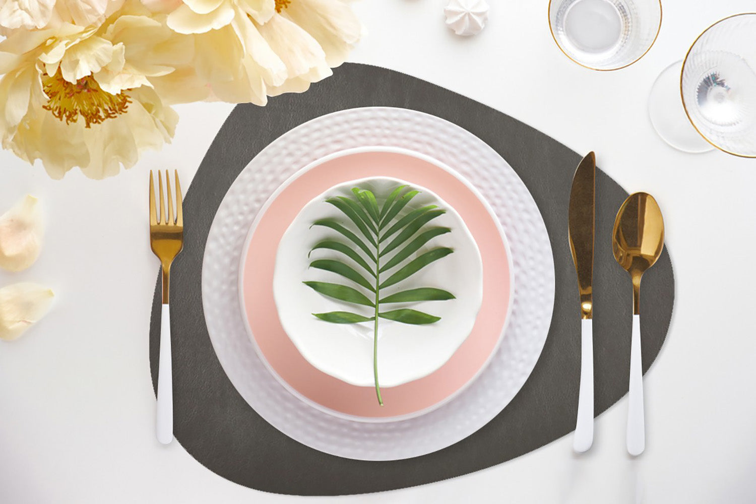 Davanti by Frieling Mattola Placemats Set of 6, Stone, 18.5 x 15.3 Inch Indoor Outdoor Table Placemats – Castlerock Gray