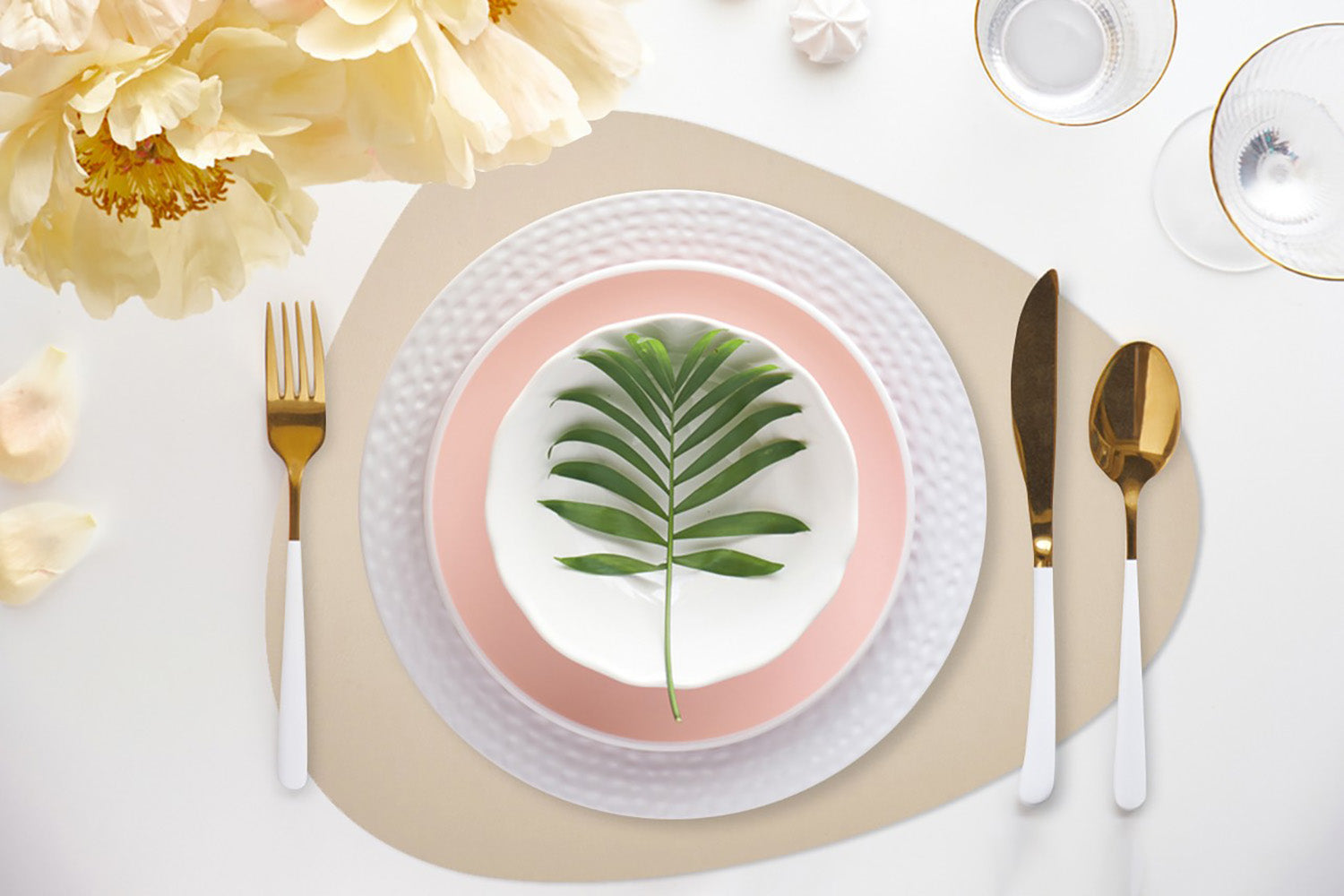 Davanti by Frieling Mattola Placemats Set of 6, Stone, 18.5 x 15.3 Inch Indoor Outdoor Table Placemats – Silk Gray