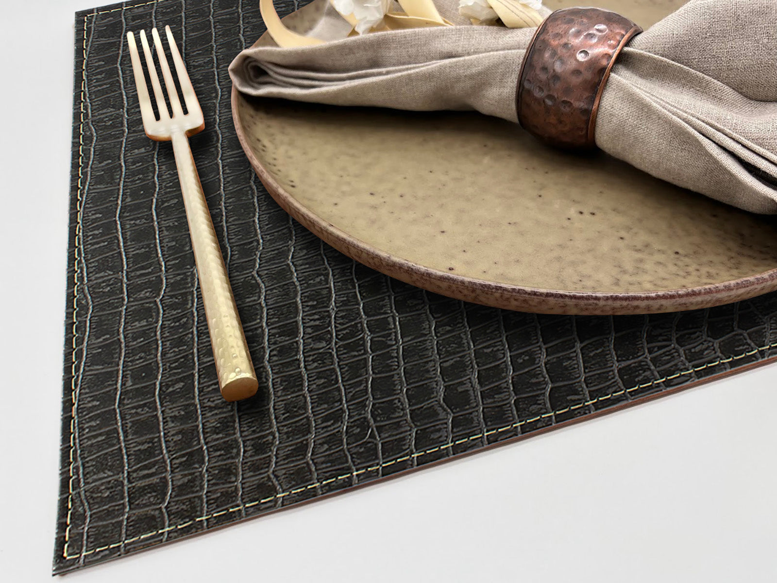 Davanti by Frieling Crocodile Placemats Set of 6, Rectangular 16.5 x 12.5 Inch Indoor Outdoor Table Placemats – Black