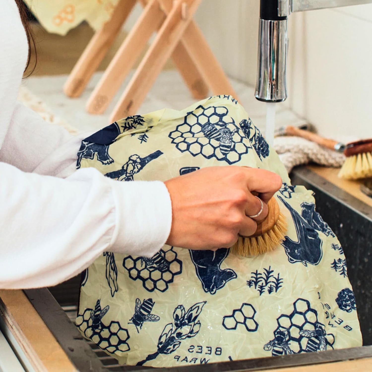 Bee's Wrap Cut-to-Size Beeswax Wrap Roll, Bees & Bears