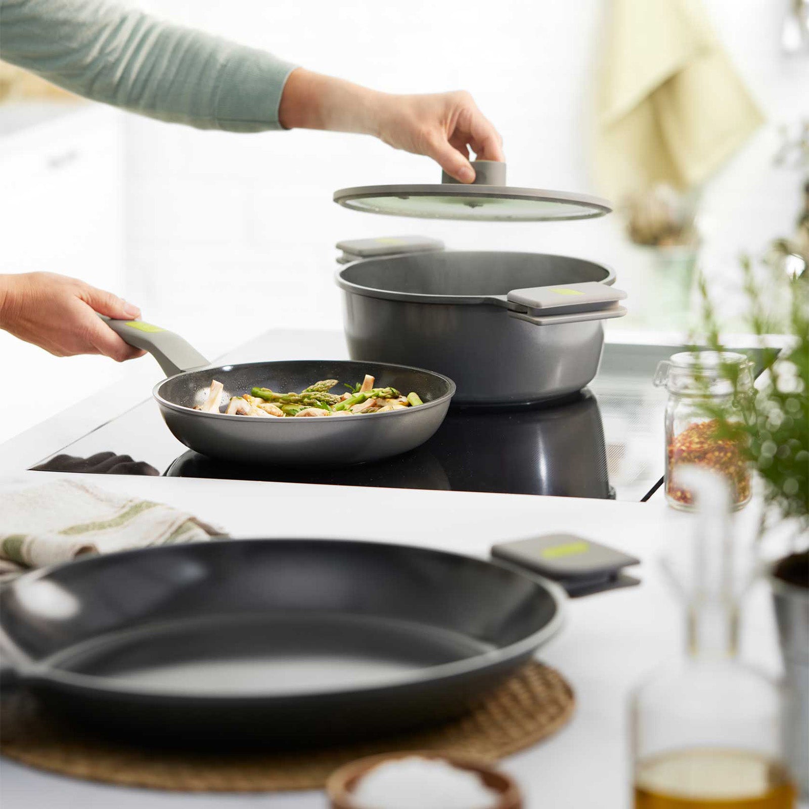 BRA Cookware Life Ceramic Nonstick Paella Pan, 14-Inch, 4-Quart