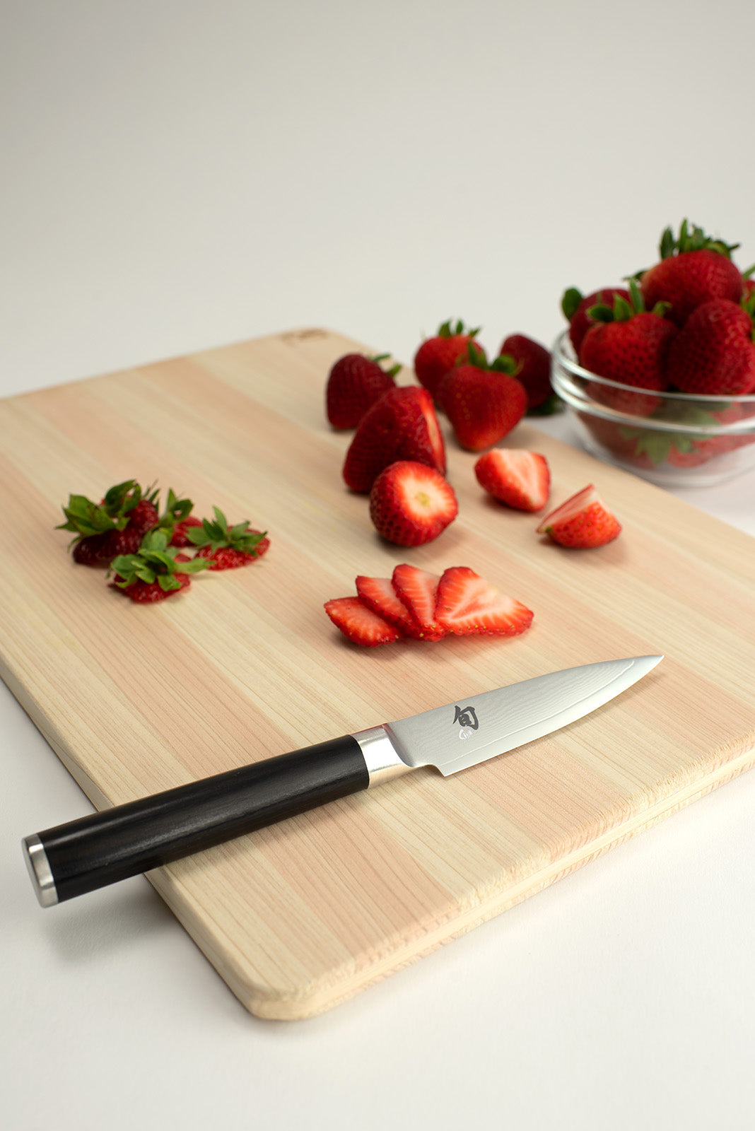 Shun Classic 2-Piece Starter Knife Set, 3.5" Paring Knife & 8" Chef’s Knife in Gift Box