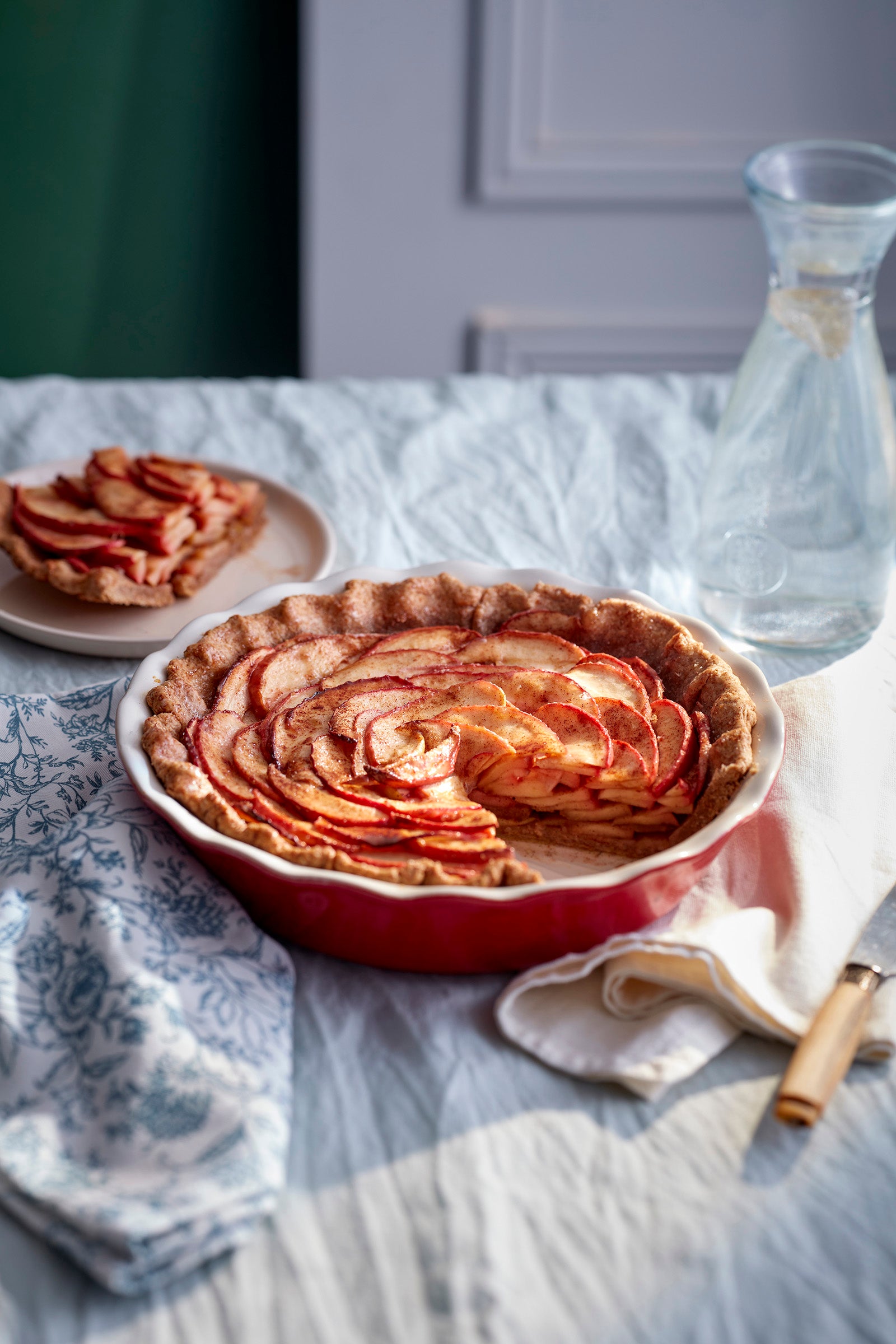Emile Henry Modern Classics 9-Inch Ribbed Pie Dish, Rouge