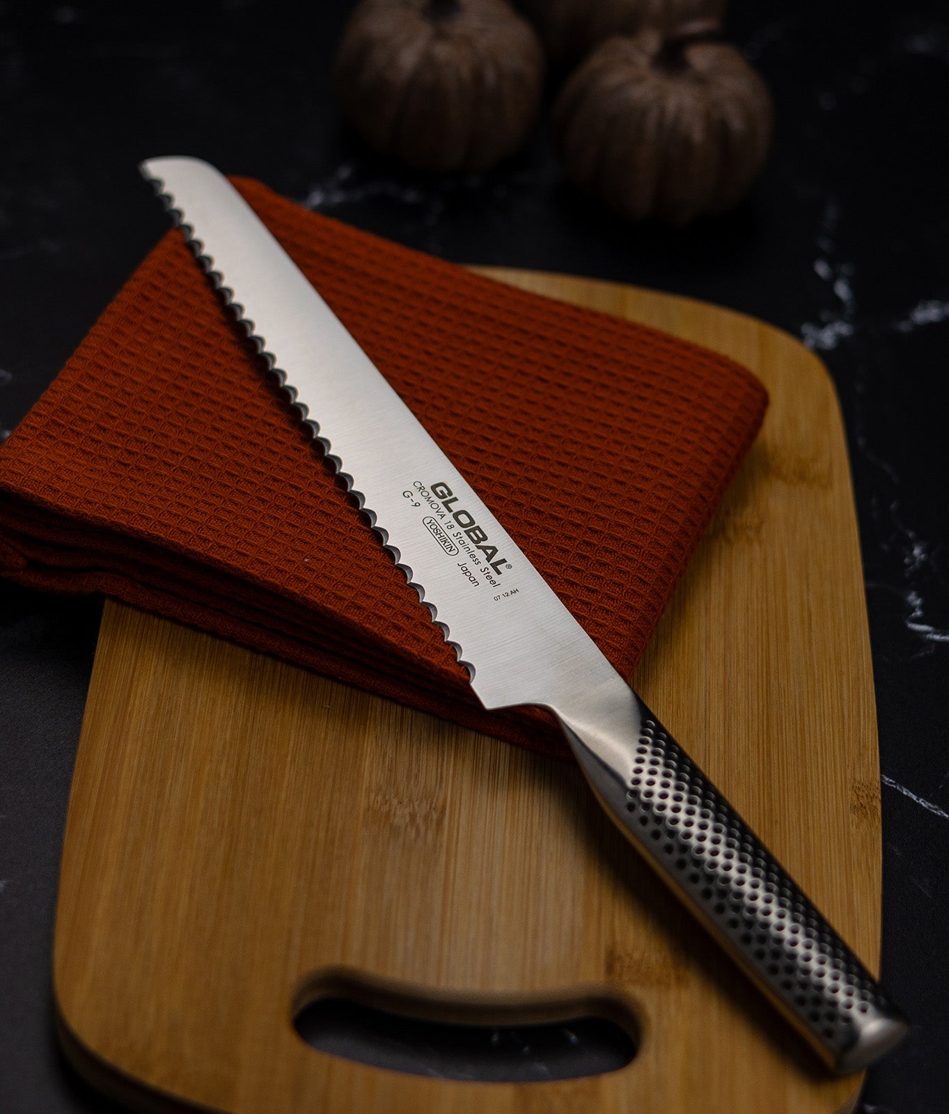 Global Classic 8.5 Inch Bread Knife