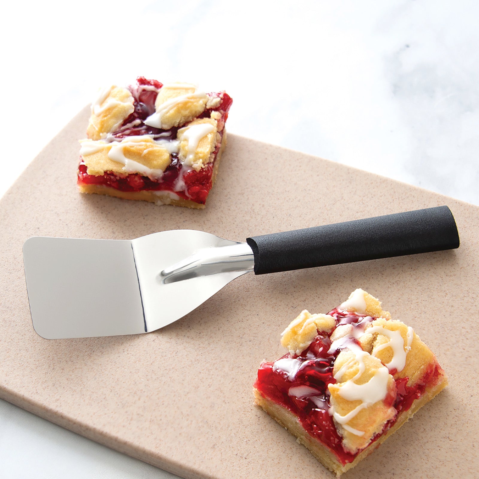 Rada 2 Piece Pie and Dessert Serving Set with Gift Box, Black Handles