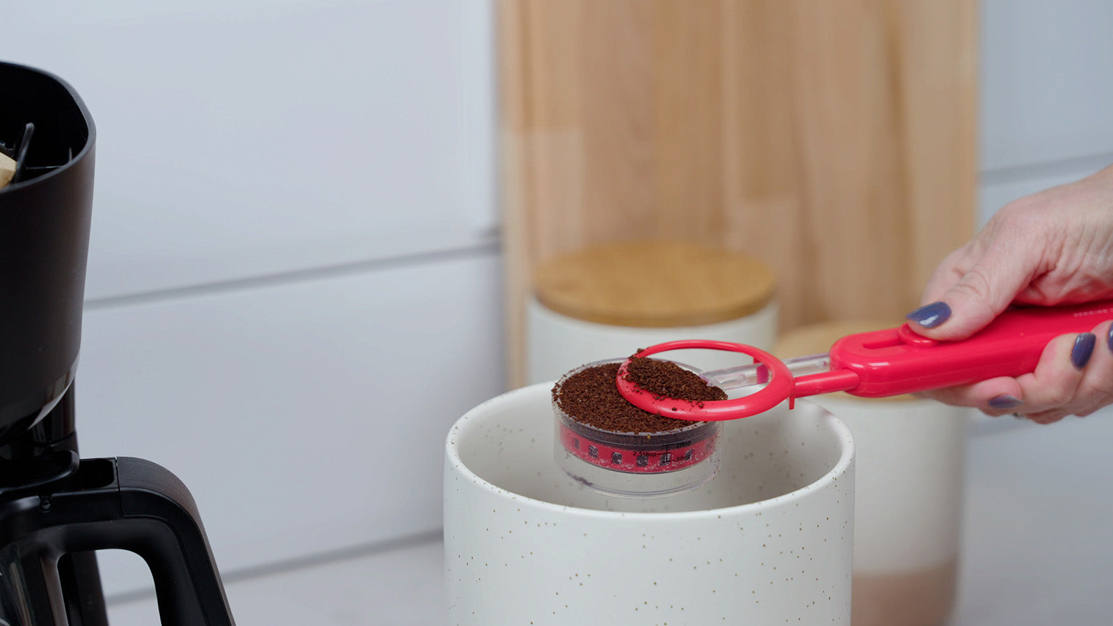 Henning Lee Set of 2 Precision Measuring Spoons, Red