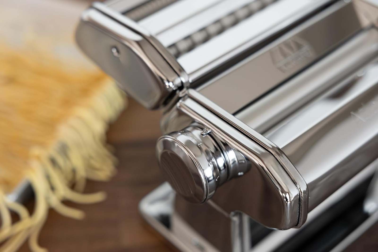 Marcato Atlas+ Pasta Machine with Cutter, Hand Crank, and Instructions, Made in Italy, Silver