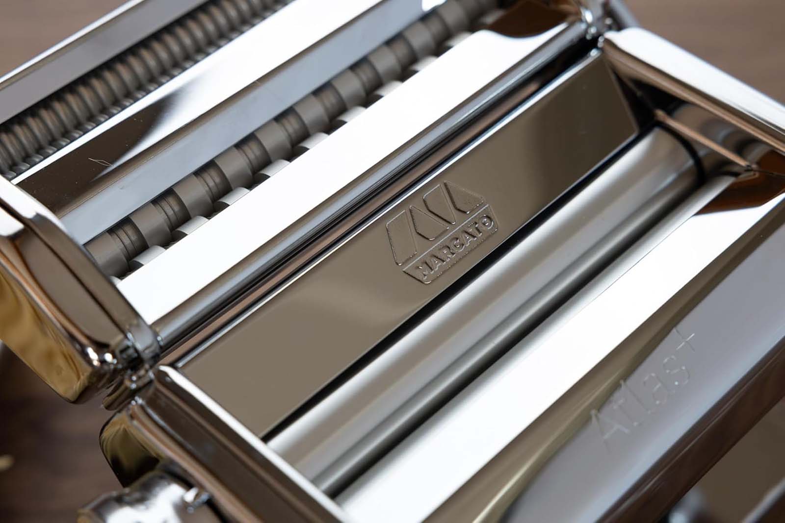 Marcato Atlas+ Pasta Machine with Cutter, Hand Crank, and Instructions, Made in Italy, Silver
