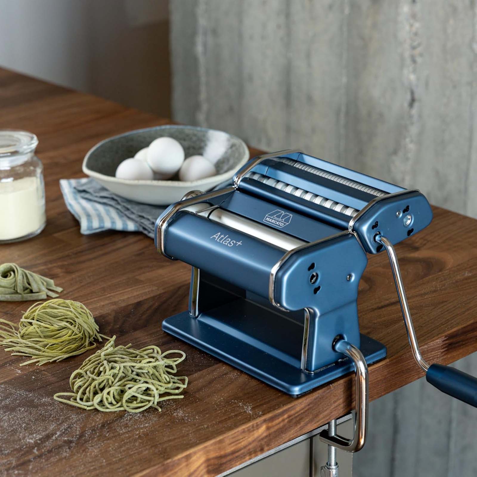 Marcato Atlas+ Pasta Machine with Cutter, Hand Crank, and Instructions, Made in Italy, Powder Blue