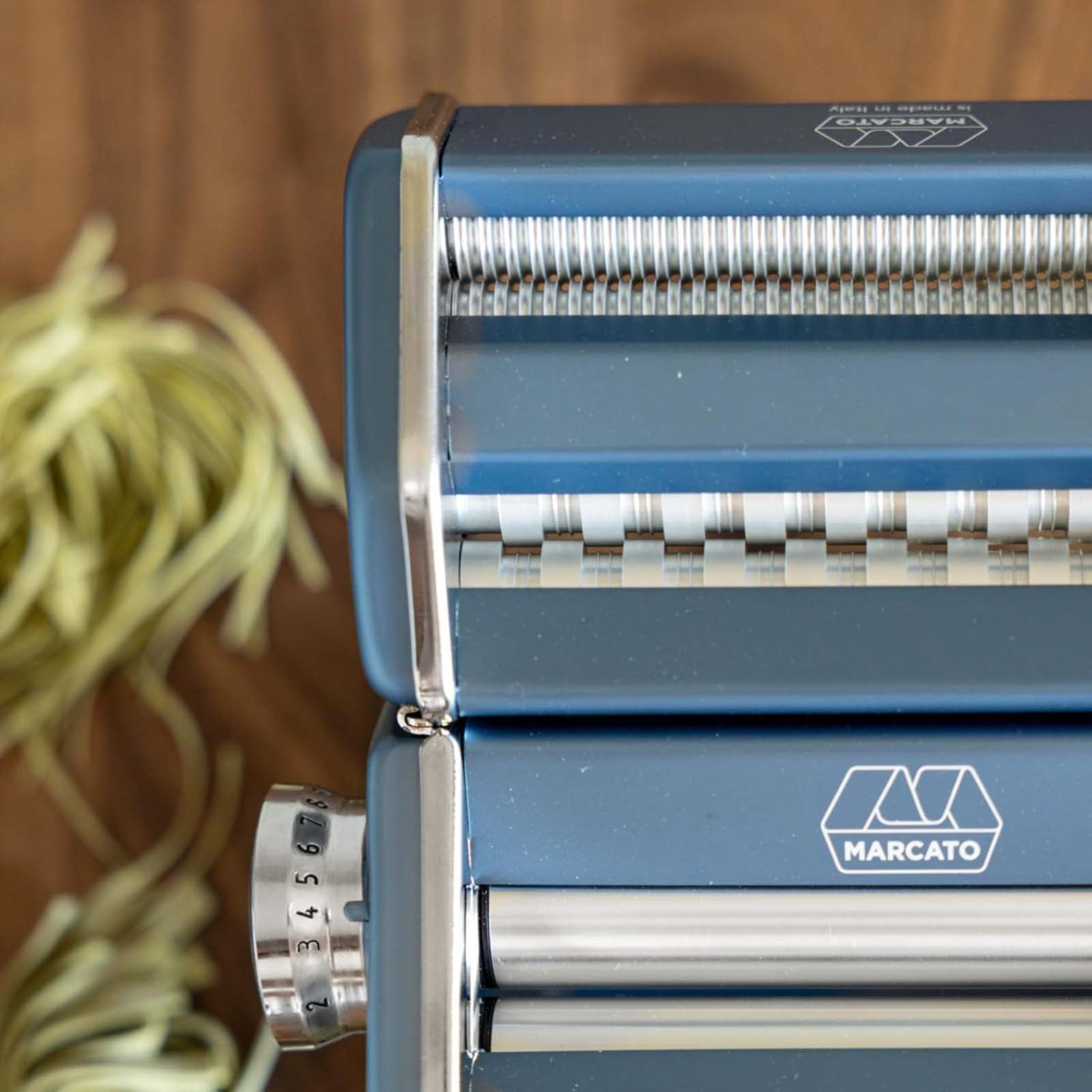 Marcato Atlas+ Pasta Machine with Cutter, Hand Crank, and Instructions, Made in Italy, Powder Blue