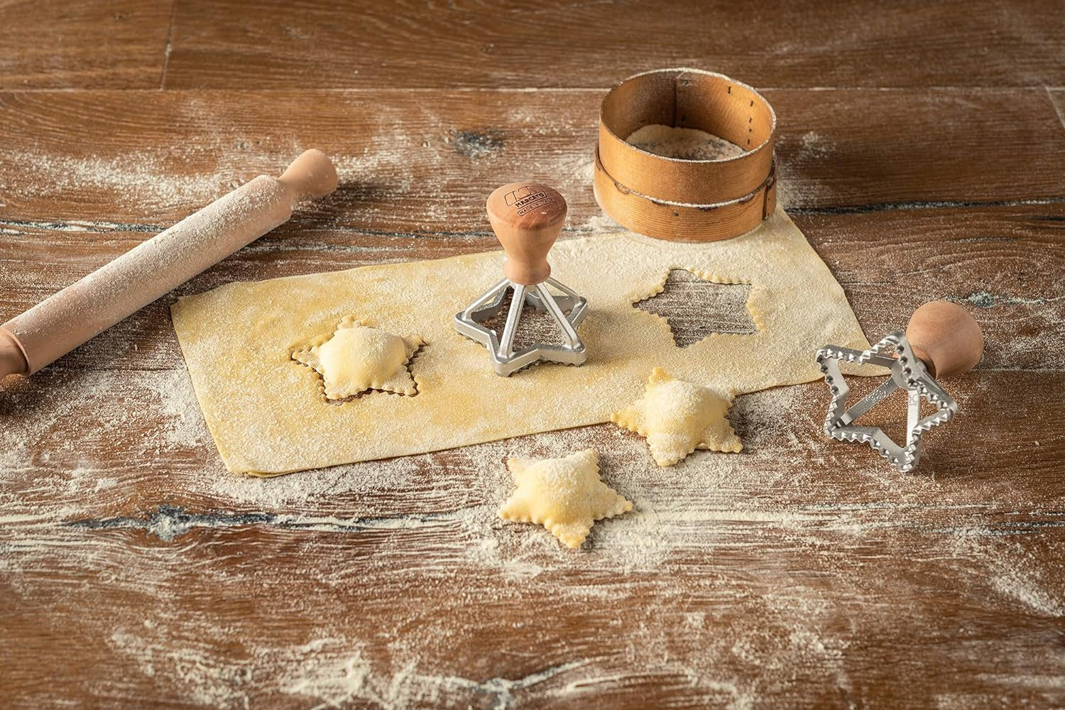 Marcato Classic Ravioli Maker Stamp Kit, Flower + Star, 2.5-Inch