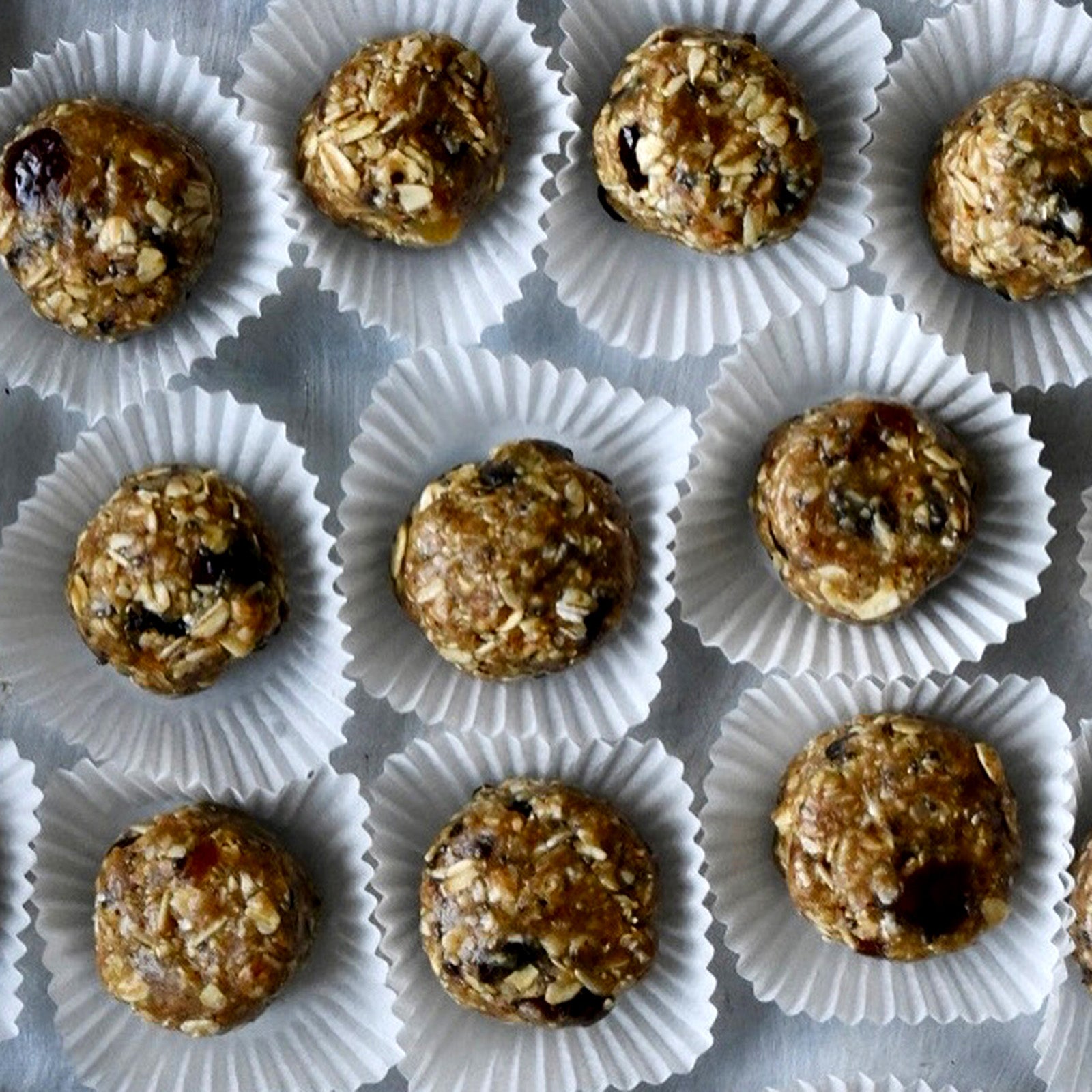 Norpro Standard Muffin Cups – 500 Pack, White Paper Liners for Cupcakes and Muffins