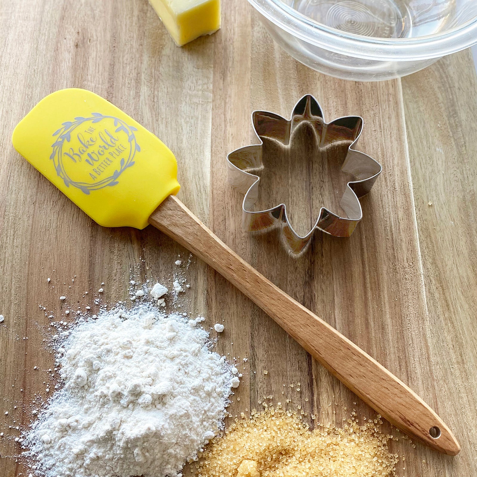 R&M International Daisy and Heart Spatula & Cookie Cutter Set