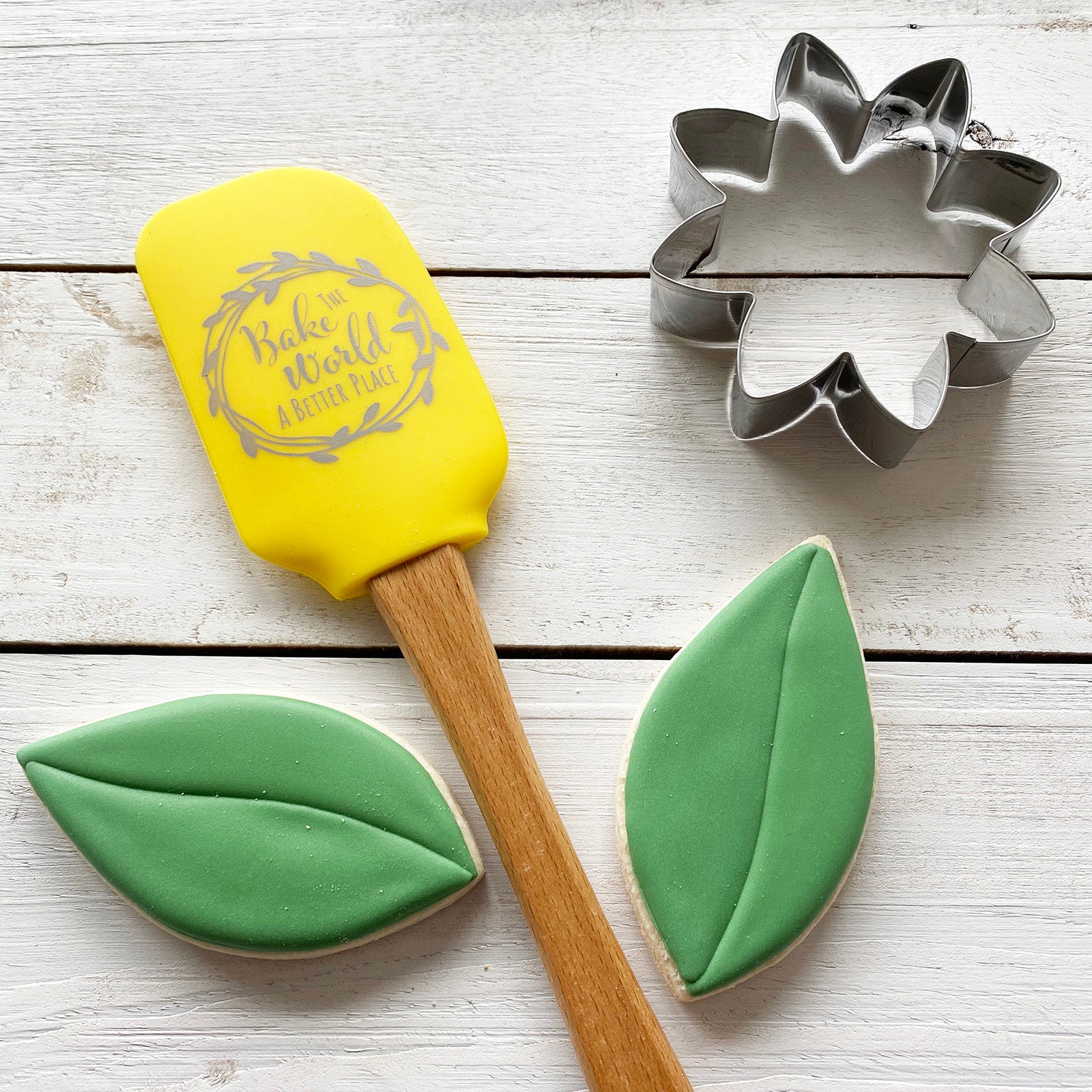 R&M International Daisy and Heart Spatula & Cookie Cutter Set