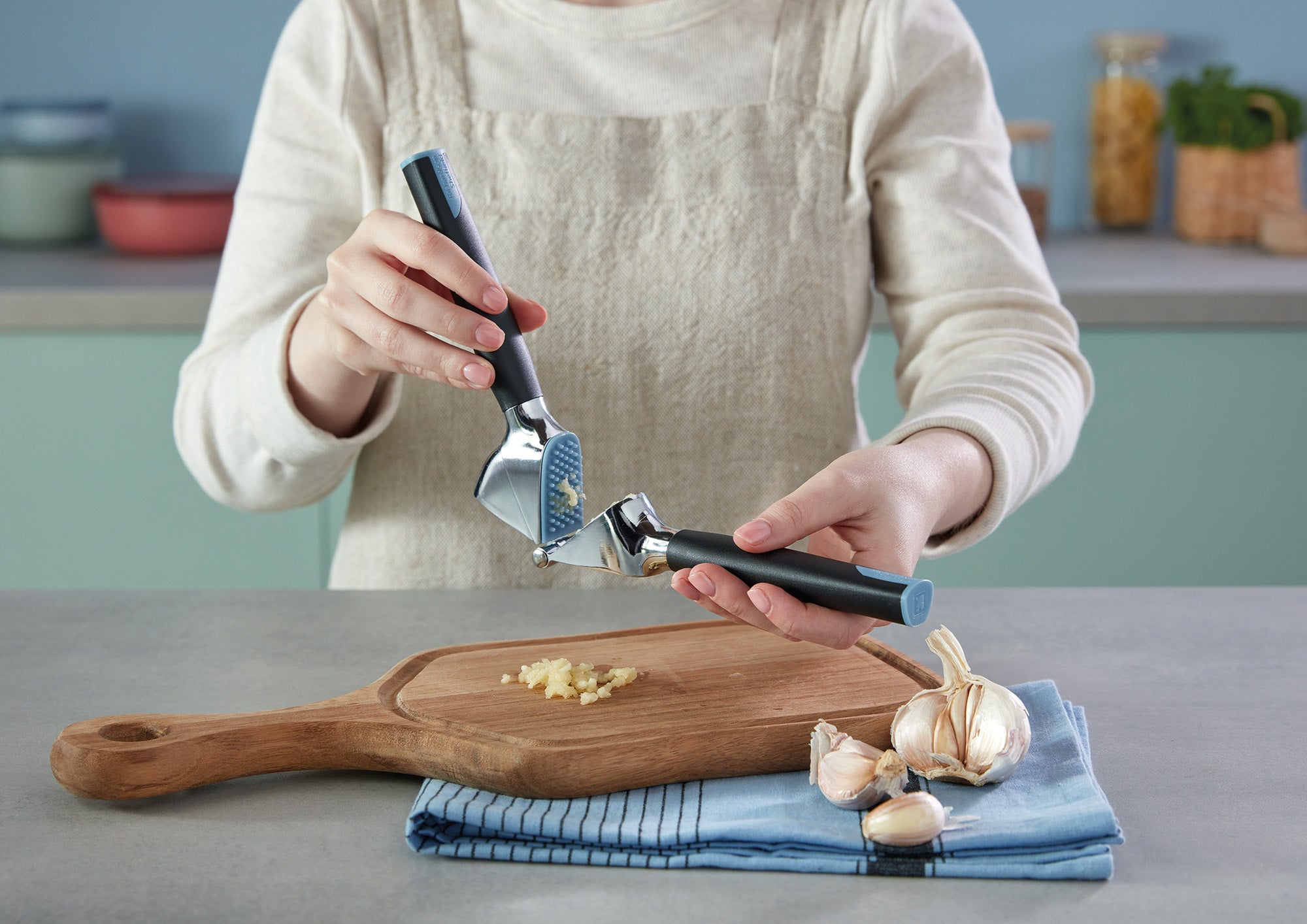 Richardson Sheffield Refinest Garlic Press, 7.5-Inch, Stainless Steel
