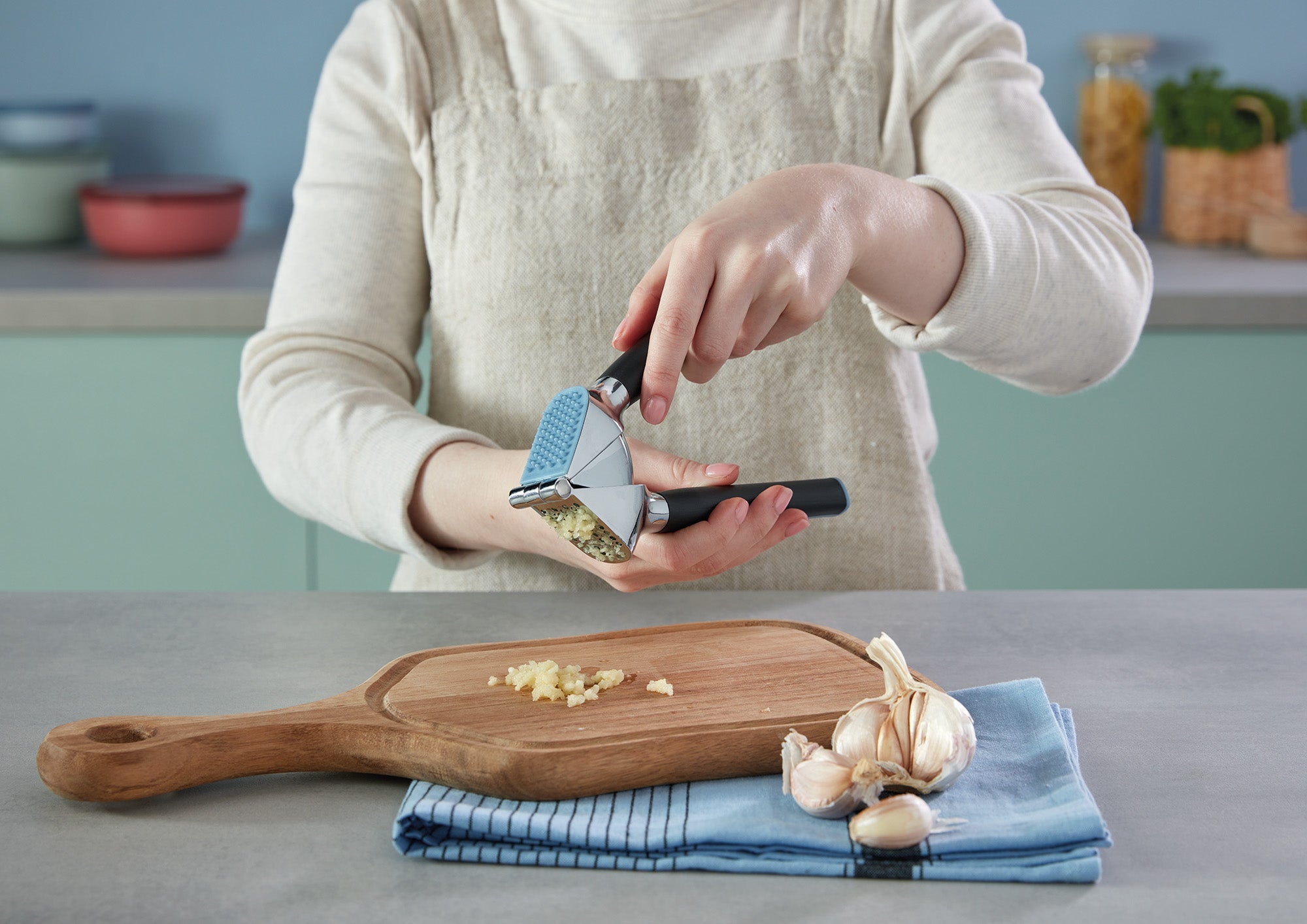 Richardson Sheffield Refinest Garlic Press, 7.5-Inch, Stainless Steel