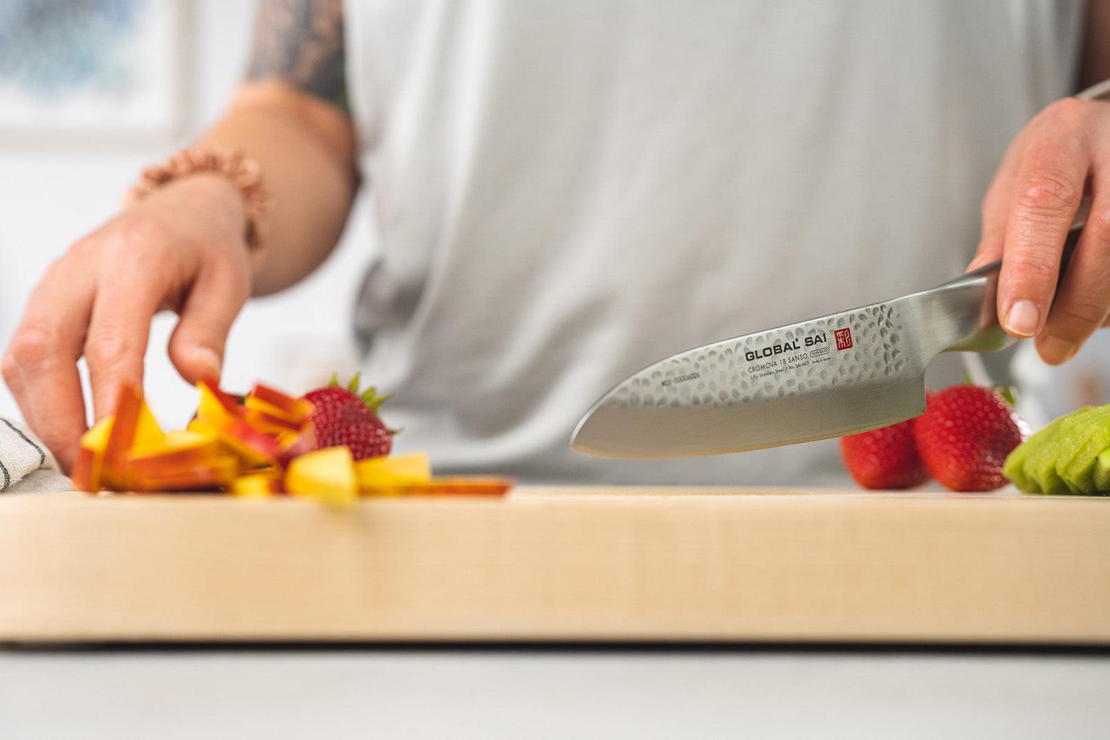 Global SAI 6.5-Inch Bread / Sandwich Knife