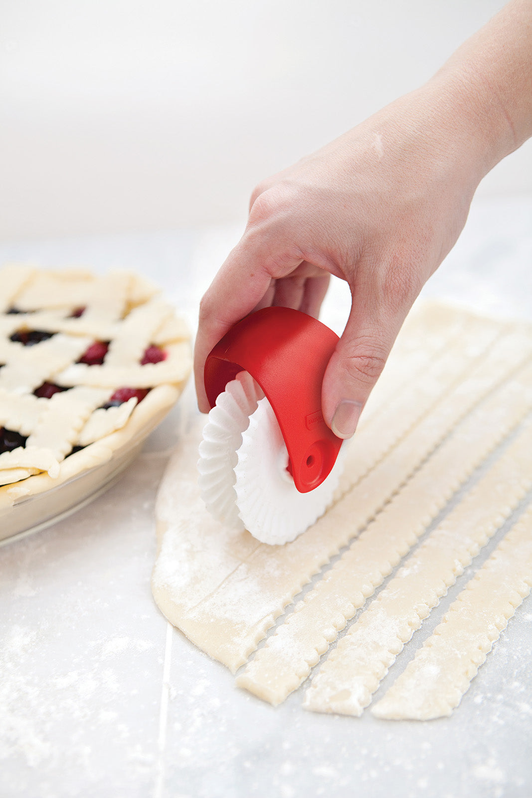 Talisman Designs Pastry Wheel Pie Crust Cutter, Red
