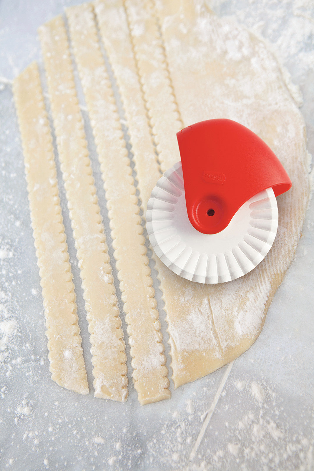 Talisman Designs Pastry Wheel Pie Crust Cutter, Red